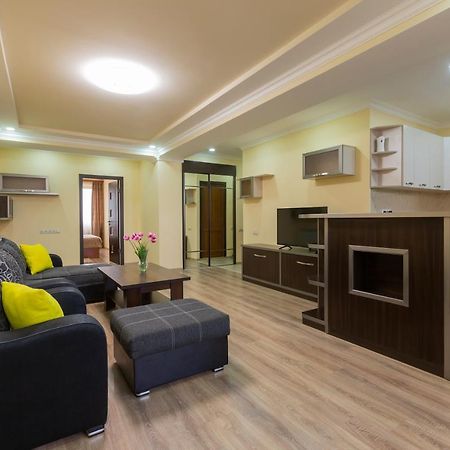 Umba Apartment N5 - Balcony And Mount Ararat View 耶烈万 外观 照片
