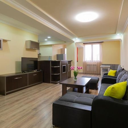 Umba Apartment N5 - Balcony And Mount Ararat View 耶烈万 外观 照片