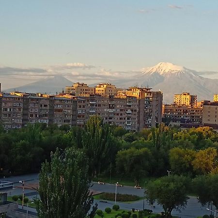 Umba Apartment N5 - Balcony And Mount Ararat View 耶烈万 外观 照片