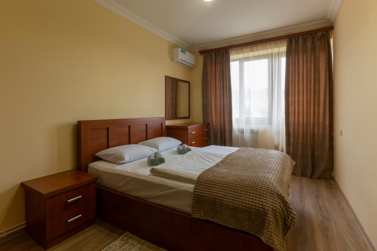 Umba Apartment N5 - Balcony And Mount Ararat View 耶烈万 外观 照片