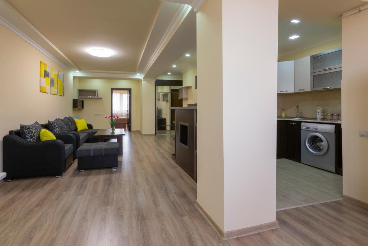 Umba Apartment N5 - Balcony And Mount Ararat View 耶烈万 外观 照片