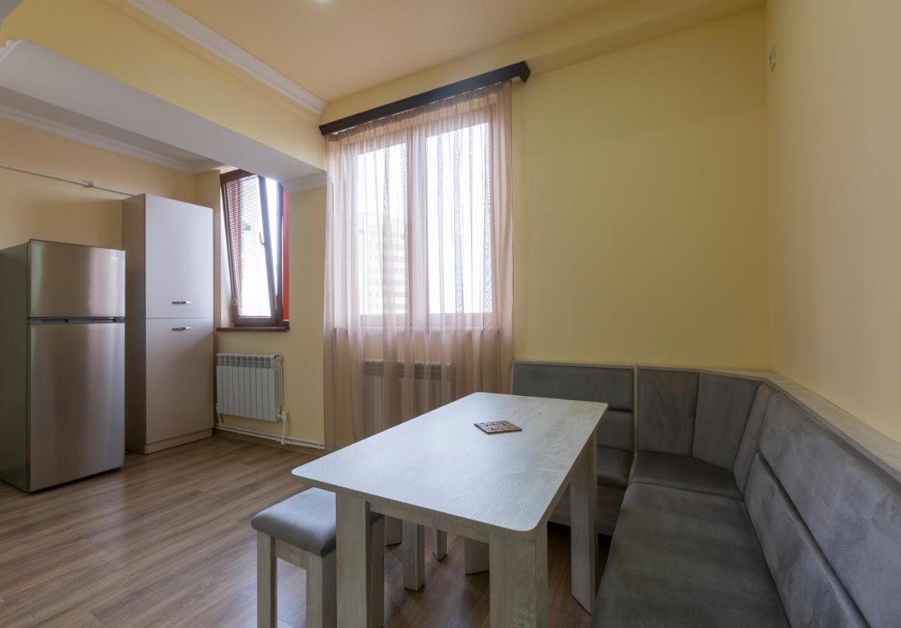 Umba Apartment N5 - Balcony And Mount Ararat View 耶烈万 外观 照片