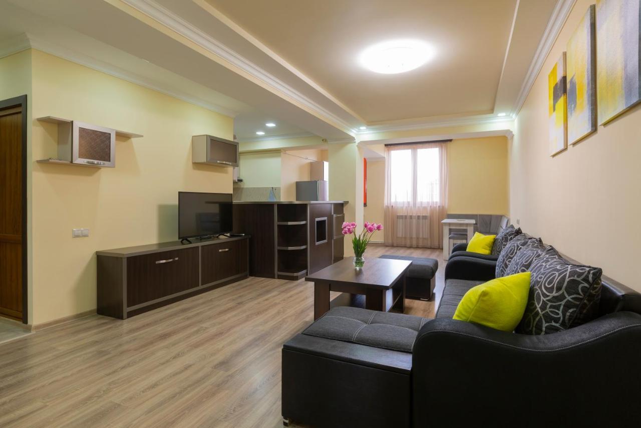 Umba Apartment N5 - Balcony And Mount Ararat View 耶烈万 外观 照片