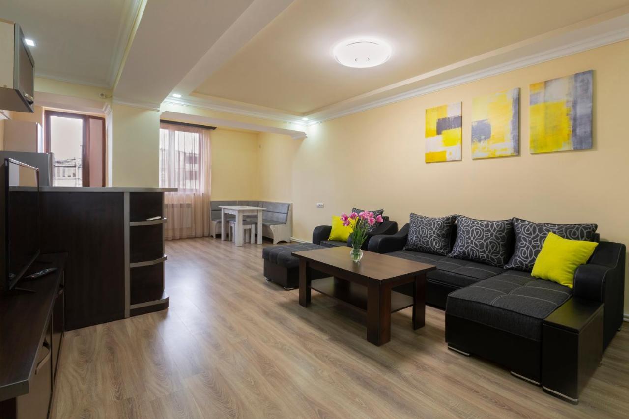 Umba Apartment N5 - Balcony And Mount Ararat View 耶烈万 外观 照片