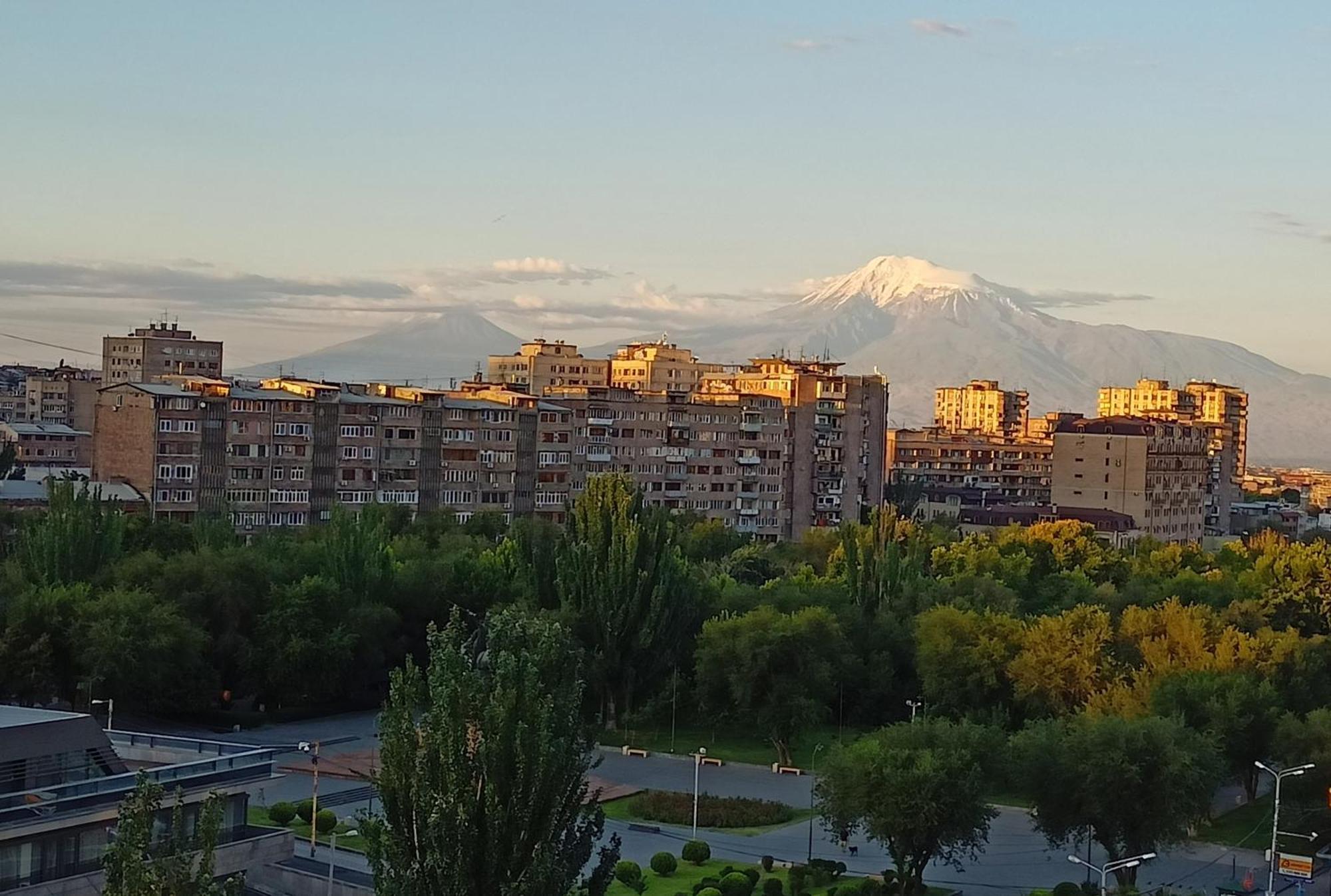 Umba Apartment N5 - Balcony And Mount Ararat View 耶烈万 外观 照片